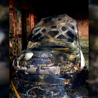 Un incendio en un coche afecta a una vivienda de La Coronada