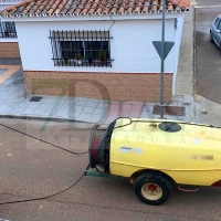 VÍDEO - Así está siendo la limpieza y desinfección de calles en Valdelacalzada