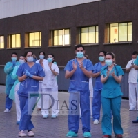 Los Bomberos se unen a la Policía para homenajear a los sanitarios