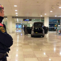 Irrumpen con su coche en el interior de la T1 del aeropuerto de Barcelona