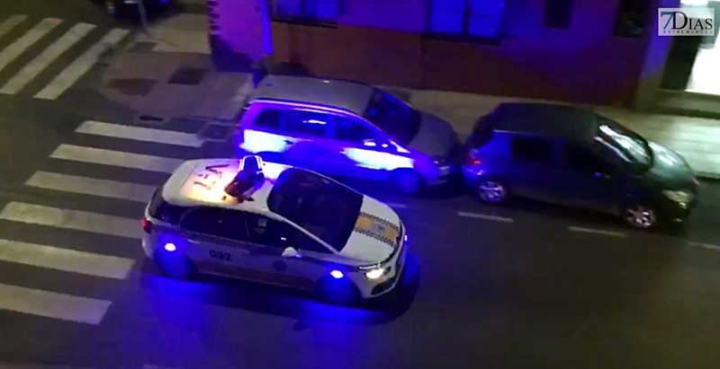VÍDEO - La Policía agradece los aplausos de los ciudadanos desde sus balcones