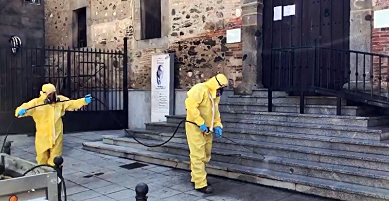 La Diputación de Badajoz desinfecta 125 municipios de la provincia