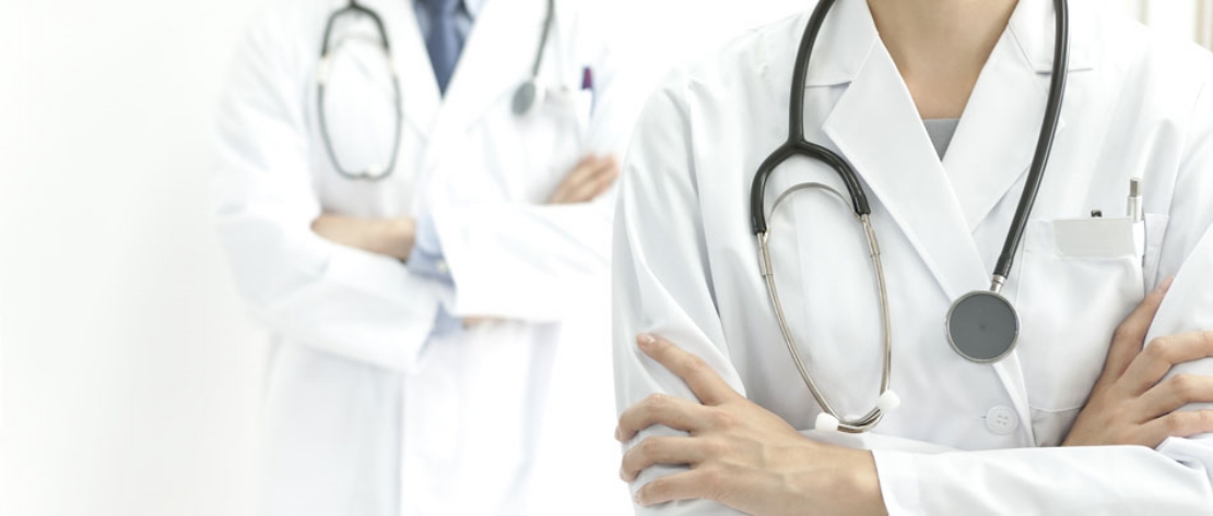 Detienen a un hombre que se hacía pasar por médico para estafar a sanitarios