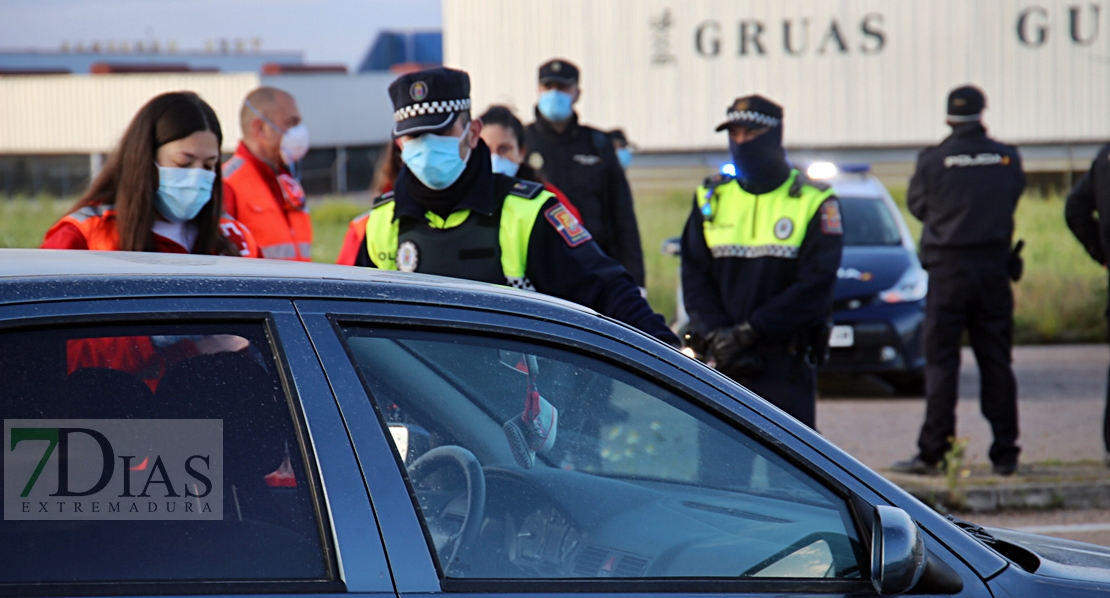 REPOR - Reparto de mascarillas a trabajadores en Badajoz