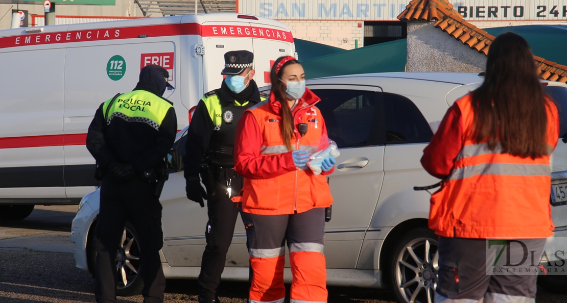 REPOR - Reparto de mascarillas a trabajadores en Badajoz