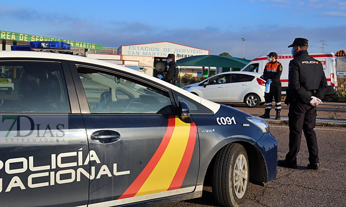 REPOR - Reparto de mascarillas a trabajadores en Badajoz