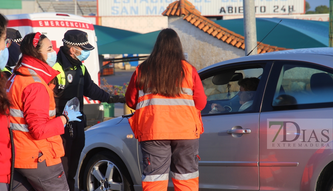 REPOR - Reparto de mascarillas a trabajadores en Badajoz