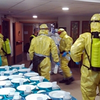UME y bomberos del CPEI trabajan conjuntamente en la desinfección de residencias