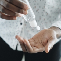 La propuesta de VOX para que el sector del vino produzca alcohol de uso sanitario