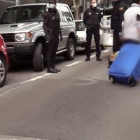 Liberan a 20 personas, entre ellas dos bebes, que vivían confinadas en un restaurante