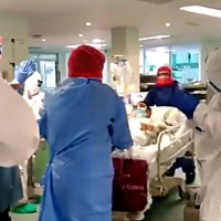 Primer paciente que abandona la UCI en el hospital San Pedro de Alcántara