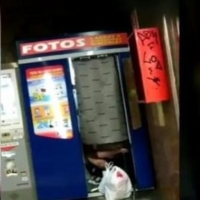 Pillados manteniendo relaciones en un fotomatón de Barcelona en pleno confinamiento