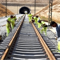 Un hombre crítico al accidentarse en las obras del AVE extremeño