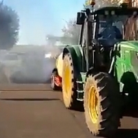 Los tractores toman las calles para desinfectar Mérida
