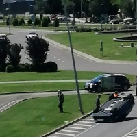 Se despista y acaba volcando en Mérida