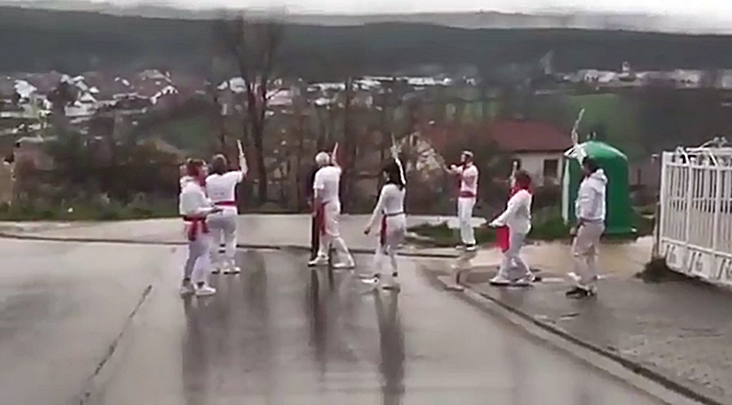 Denunciadas varias personas por simular un encierro de San Fermín