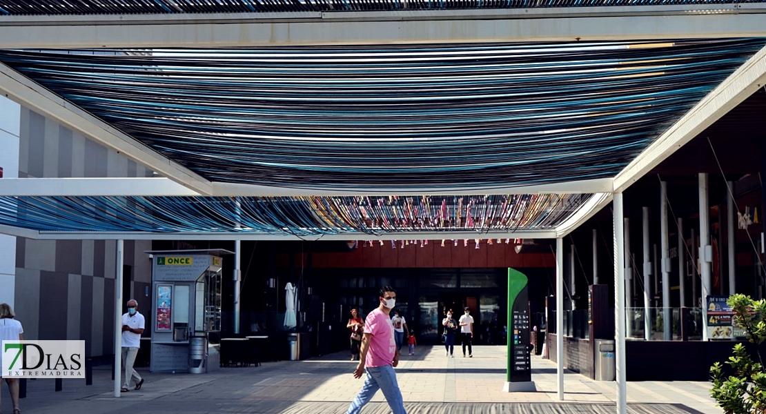 Gran ambiente en la apertura de los Centros Comerciales en Badajoz