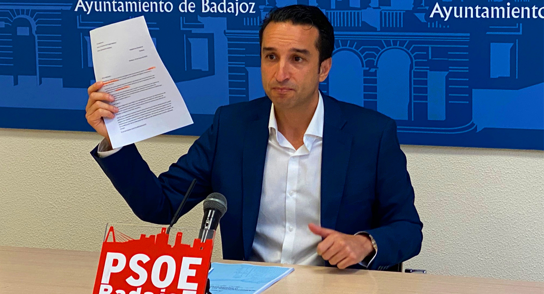 Cabezas: “Fragoso no convoca pleno para retrasar el paso del exconcejal de Vox a no adscrito”