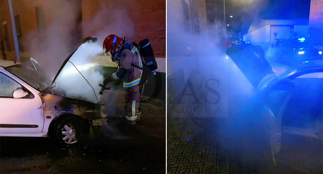 Los Bomberos de Badajoz sofocan un incendio en un coche de madrugada