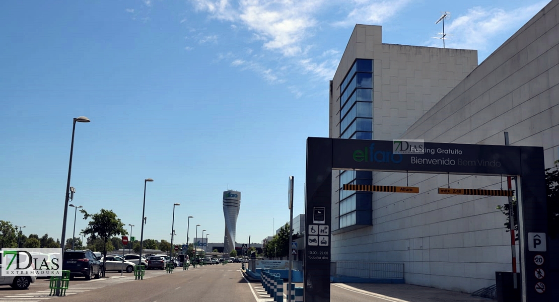 Gran ambiente en la apertura de los Centros Comerciales en Badajoz