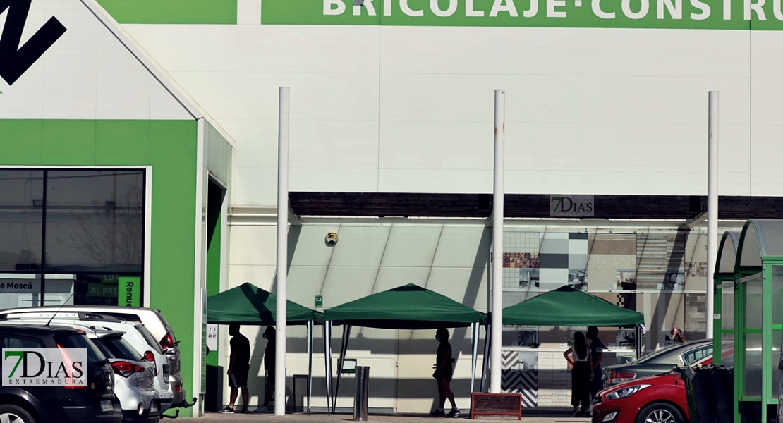 Gran ambiente en la apertura de los Centros Comerciales en Badajoz