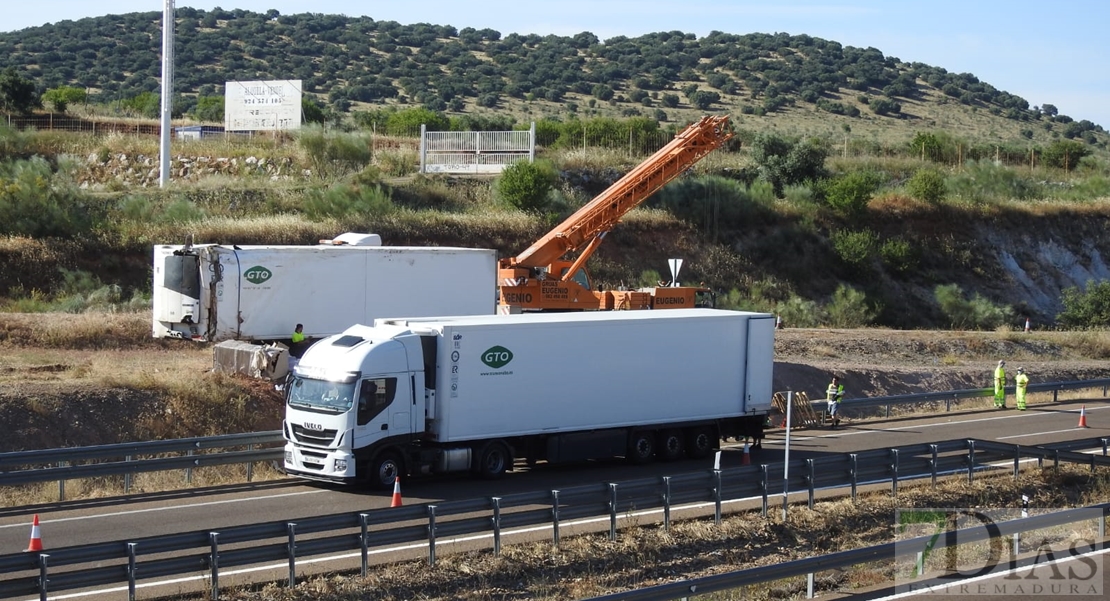 Retiran el camión accidentado en la autovía A-5