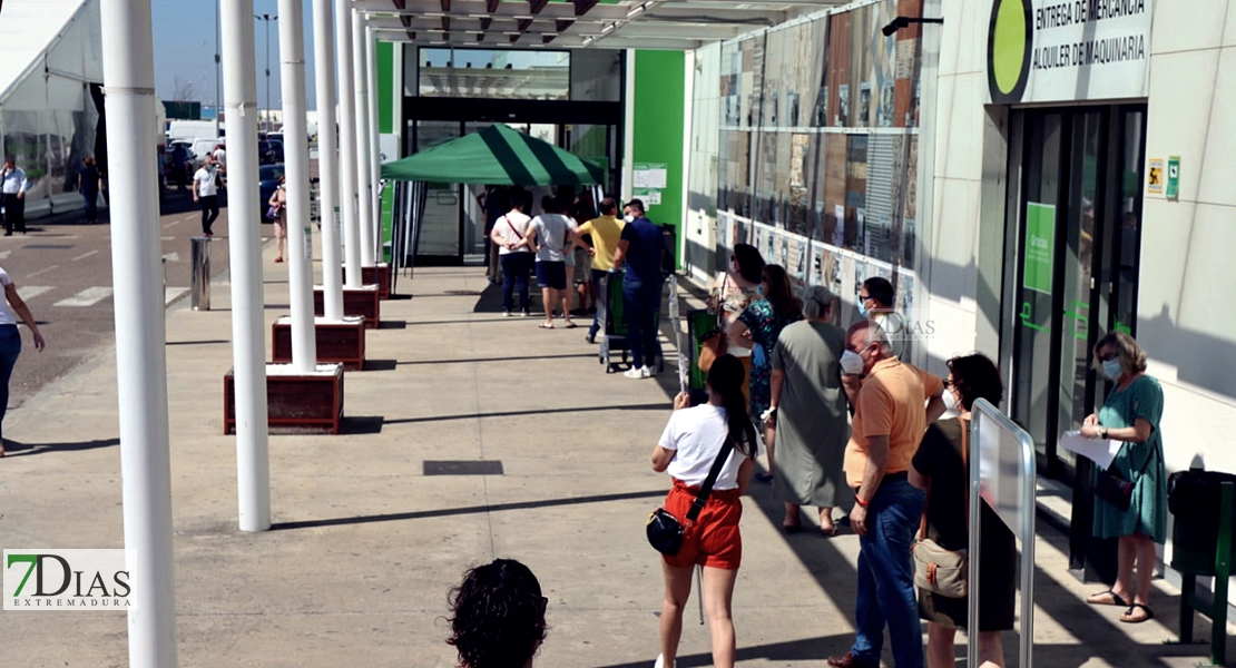 Gran ambiente en la apertura de los Centros Comerciales en Badajoz