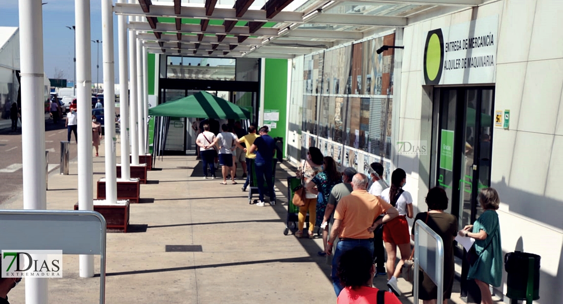 Gran ambiente en la apertura de los Centros Comerciales en Badajoz