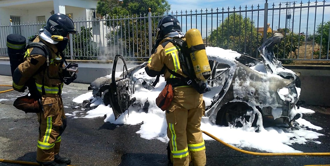 Sale ardiendo un vehículo en Gévora y Sagrajas.