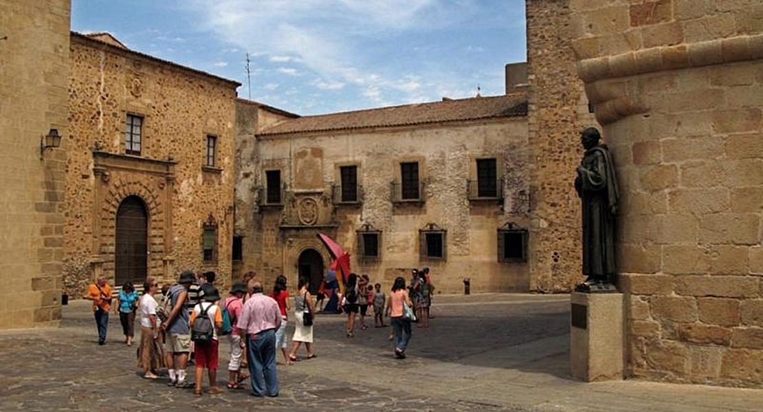 Cáceres – El ayuntamiento recuerda la importancia de no formar grupos