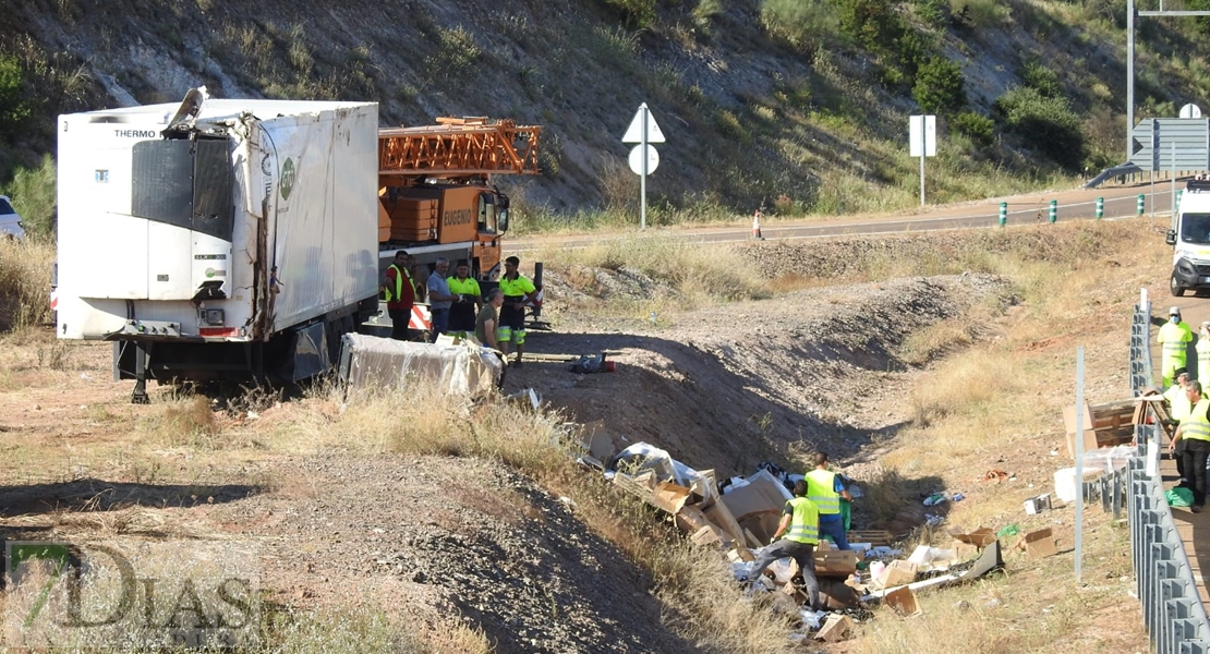 Retiran el camión accidentado en la autovía A-5