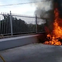 Sale ardiendo un vehículo entre Gévora y Sagrajas