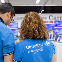 Las tiendas de los centros comerciales Carrefour Extremadura preparan su reapertura