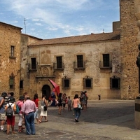 25 denuncias en Cáceres. El ayuntamiento recuerda la importancia de no formar grupos