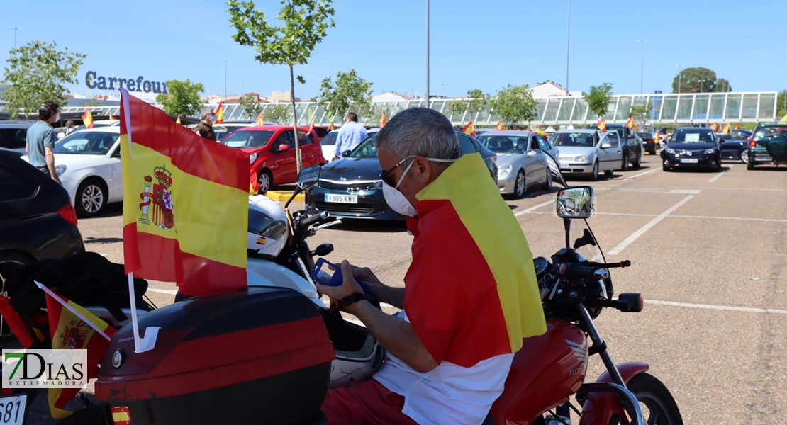 Manifestación multitudinaria en contra de la gestión del Gobierno en Badajoz