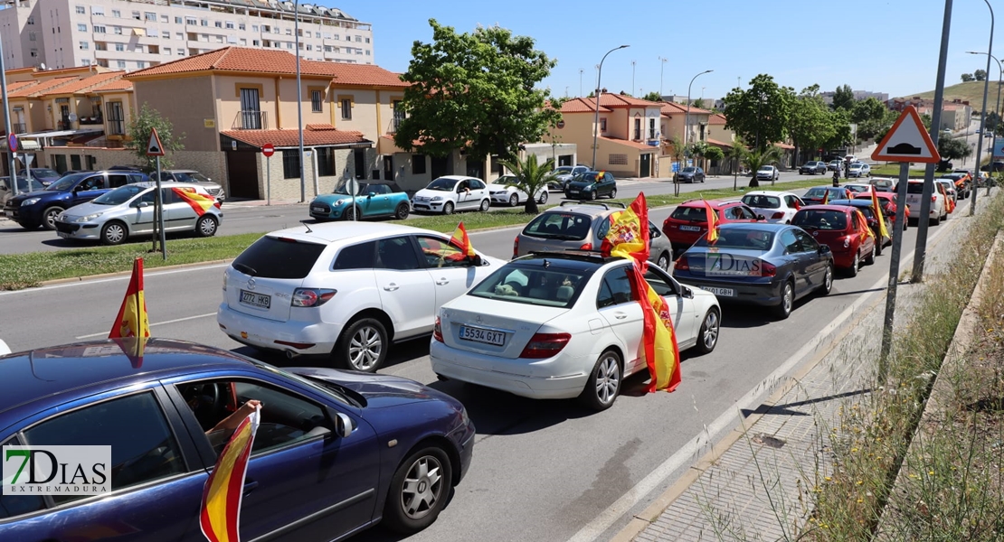 Manifestación multitudinaria en contra de la gestión del Gobierno en Badajoz