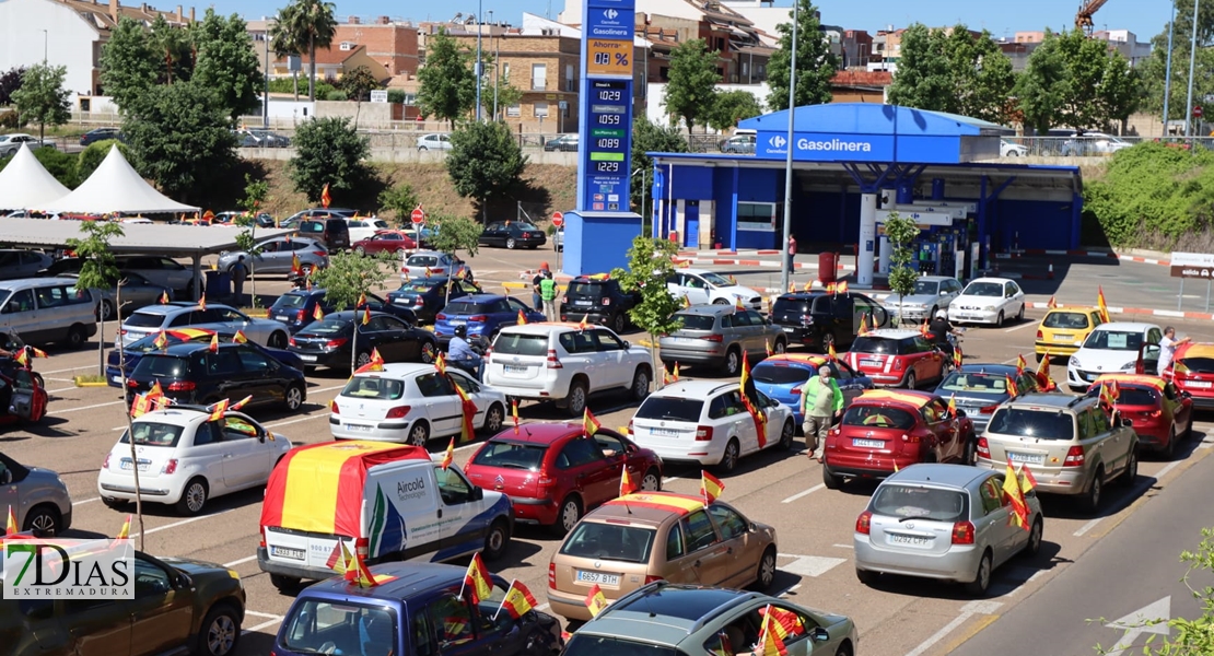 Manifestación multitudinaria en contra de la gestión del Gobierno en Badajoz