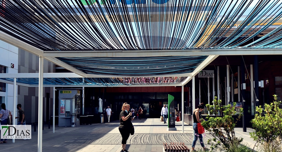 Gran ambiente en la apertura de los Centros Comerciales en Badajoz