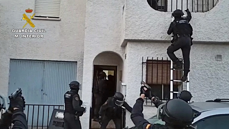 La Guardia Civil detiene a tres personas por el asesinato de un hombre