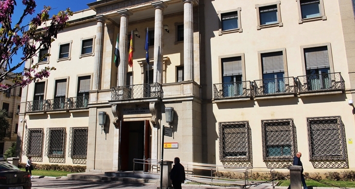 Minuto de silencio por el asesinato de una mujer y sus dos hijos en Úbeda (Jaén)