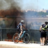 GALERÍA - Los Bomberos intervienen en un incendio que se propagaba en El Cerro Gordo (Badajoz)