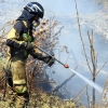 GALERÍA - Los Bomberos intervienen en un incendio que se propagaba en El Cerro Gordo (Badajoz)