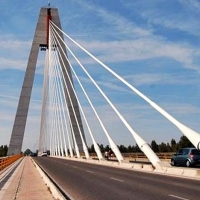 La Policía Nacional evita que un hombre se precipite desde el Puente Real