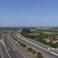 Cortan un carril en la A-5 a su paso por Extremadura por el incendio en un camión