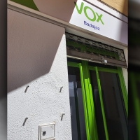 VOX denuncia actos vandálicos contra su sede en Badajoz