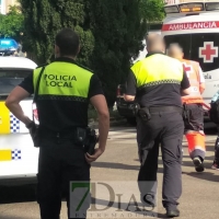 Colisión entre una moto y un turismo en el centro de Badajoz