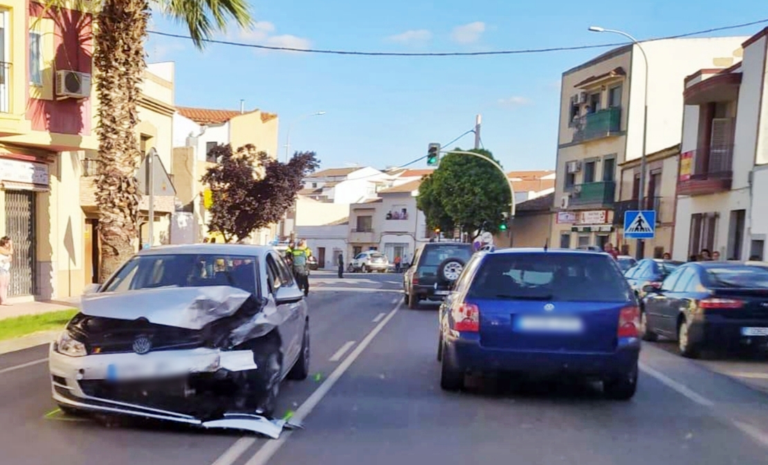 Tres heridos en una colisión en Santa Marta (Badajoz)
