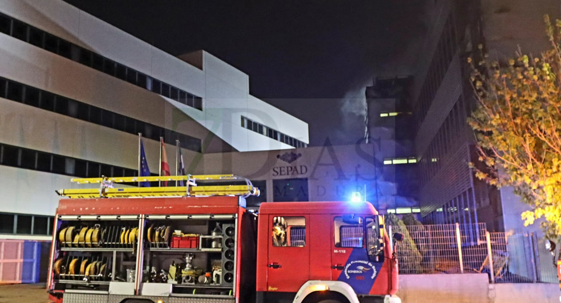 Grave incendio de madrugada en el edificio del SEPAD en Mérida