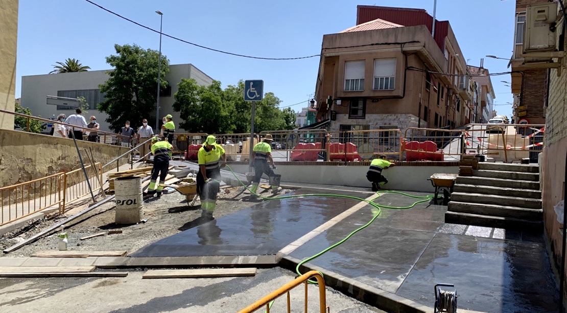 Cáceres mejora los accesos al centro de salud de Plaza de Argel
