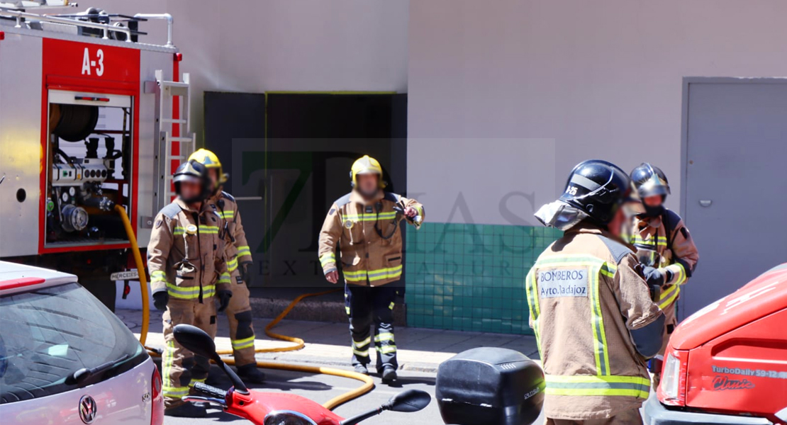 REPOR - Incendio en el supermercado La Plaza de Día en San Francisco (Badajoz)